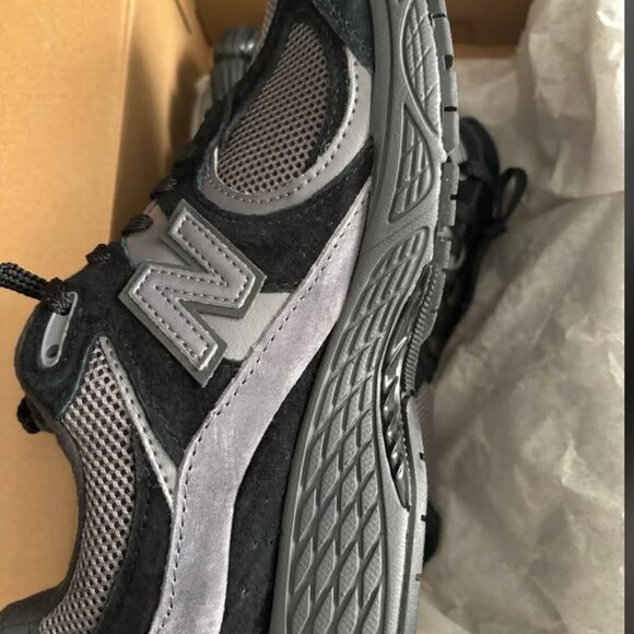 New Balance 2002R Shoes - Picture 3 of 4